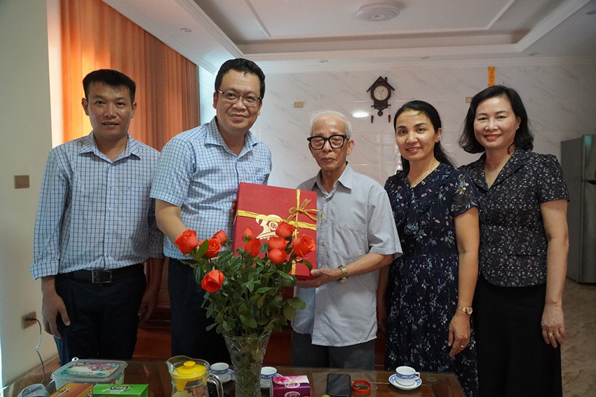 tri-an-cac-thay-co-nguyen-lanh-dao-nha-truong-2