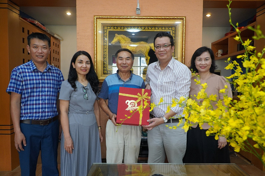 tri-an-cac-thay-co-nguyen-lanh-dao-nha-truong-6
