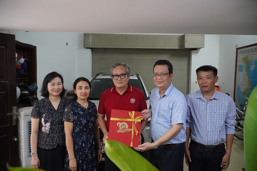 tri-an-cac-thay-co-nguyen-lanh-dao-nha-truong-9