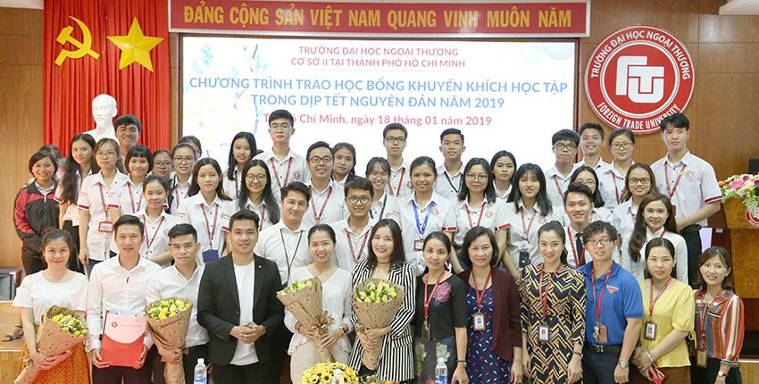 1458-chuong-trinh-hoc-bong-khuyen-khich-hoc-tap-cho-sinh-vien-co-hoan-canh-kho-khan-vuon-len-trong-hoc-tap-dip-tet-nguyen-dan-2019-1