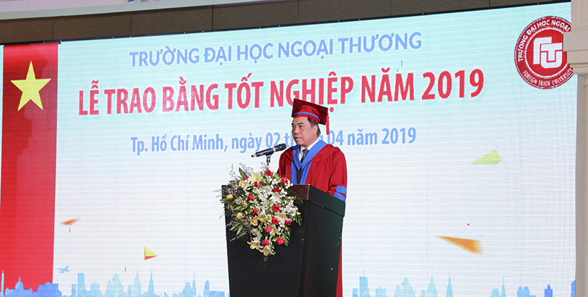 1562-to-chuc-le-trao-bang-tot-nghiep-dot-thang-4-2019-2