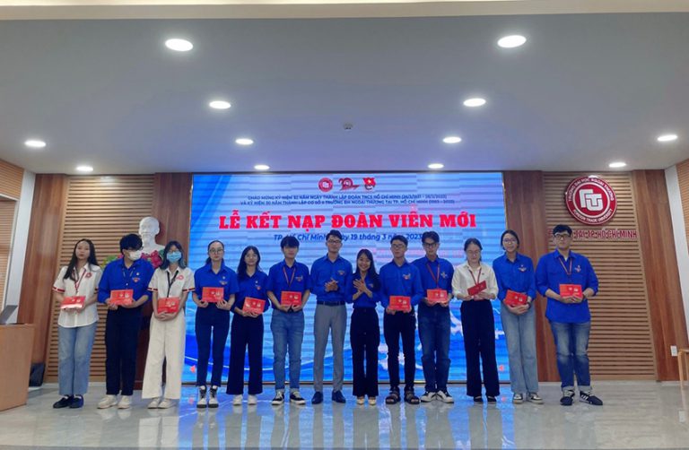 Lễ kết nạp đoàn viên mới của Đoàn Thanh niên Cơ sở II Trường ĐH Ngoại thương tại TP. Hồ Chí Minh