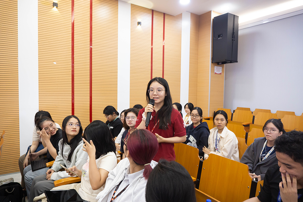 sv-truyen-thong-marketing-tim-hieu-co-hoi-thuc-hanh-nghe-nghiep-tai-co-so-ii-4