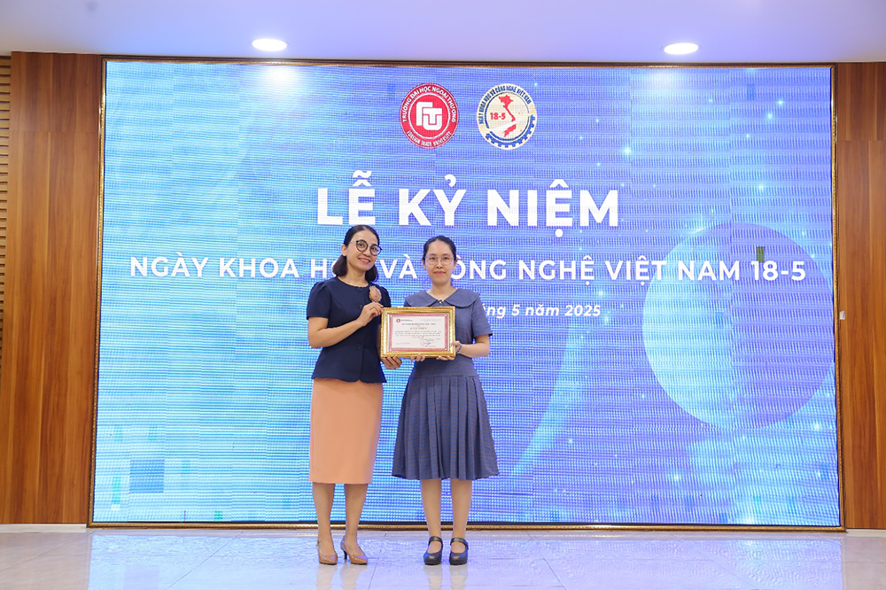 truong-dh-ngoai-thuong-co-so-ii-to-chuc-ngay-khoa-hoc-cong-nghe-vn-18.5-2