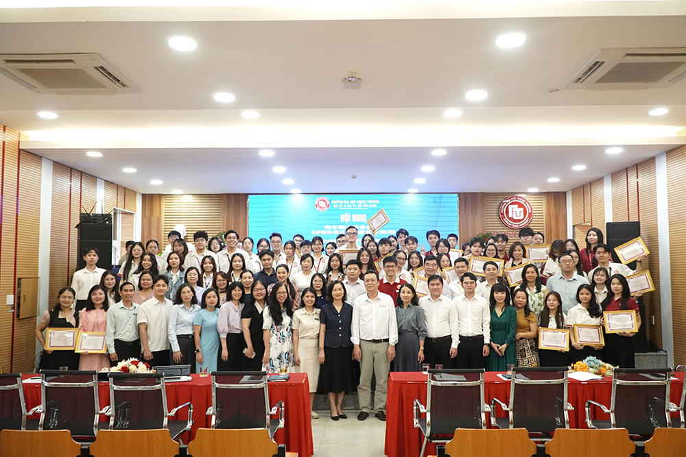 hoi-nghi-tong-ket-cong-tac-giao-vien-chu-nhiem-va-co-van-cac-clb-hoc-thuat-nh-2024-2025-3