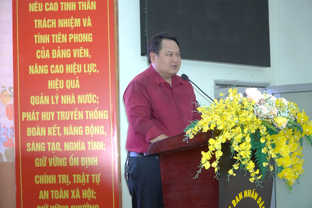 trao-tang-hoc-bong-cho-hoc-sinh-ngheo-vuot-kho-phuong-25-quan-binh-thanh-2025-1