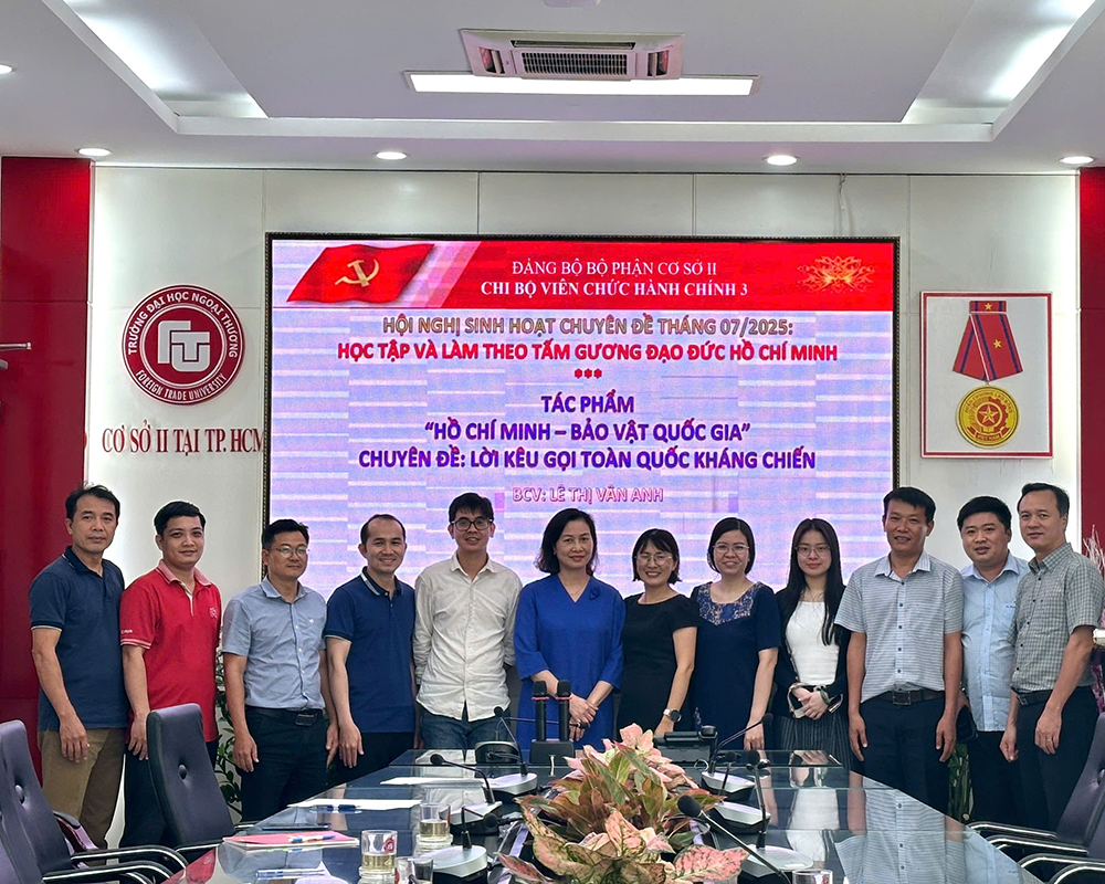 chi-bo-vien-chuc-hanh-chinh-3-ho-chi-minh-bao-vat-quoc-gia-2