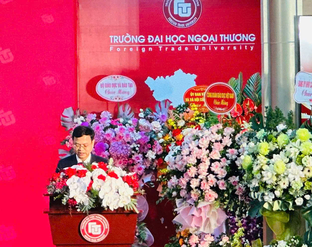 le-cong-bo-qd-cong-nhan-hieu-truong-truong-dai-hoc-ngoai-thuong-nh-2020-2025-1