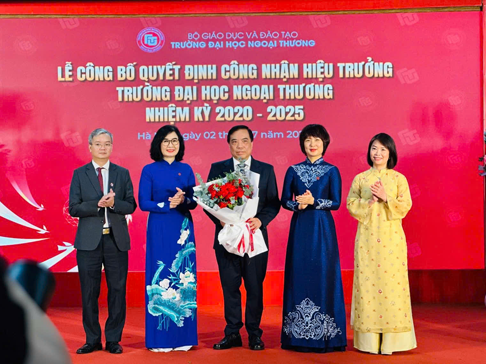 le-cong-bo-qd-cong-nhan-hieu-truong-truong-dai-hoc-ngoai-thuong-nh-2020-2025-5