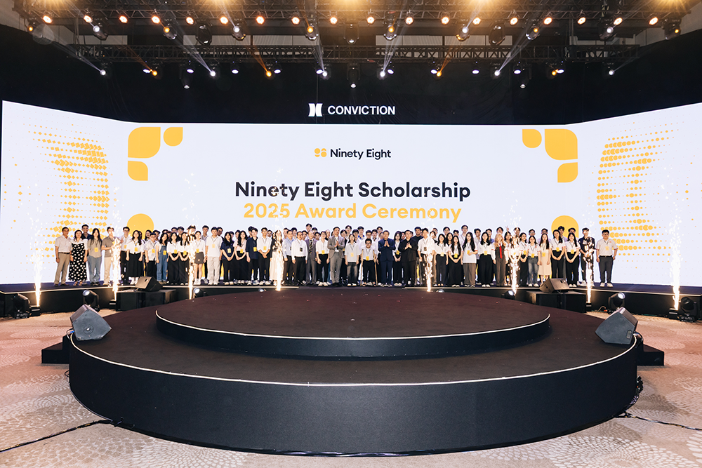 16-sinh-vien-co-so-ii-nhan-hoc-bong-ninety-eight-scholarship-2025-3