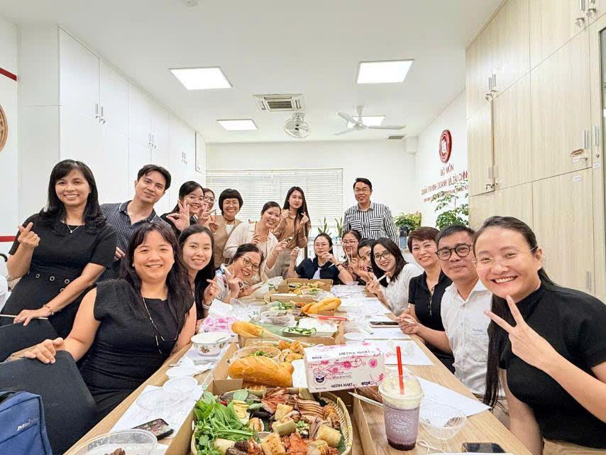 am-ap-tinh-cam-be-bua-com-cong-doan-3