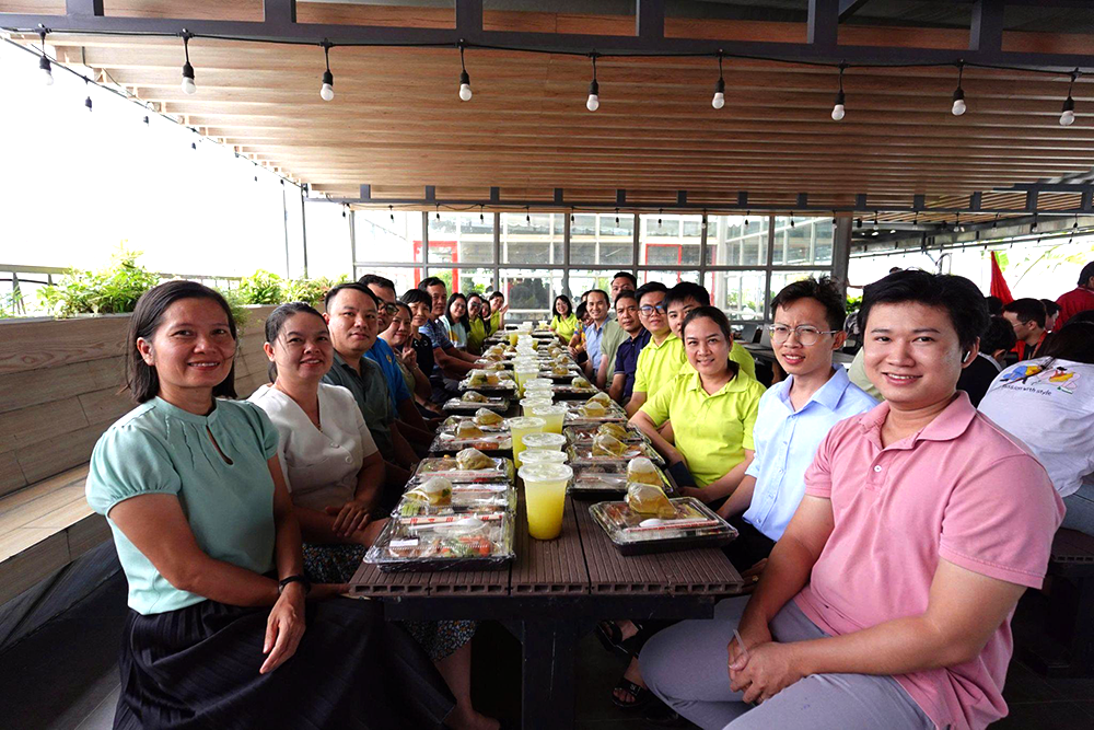 am-ap-tinh-cam-be-bua-com-cong-doan-4