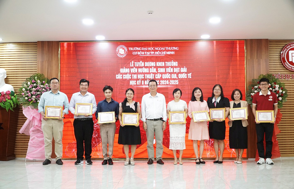 tu-giang-duong-den-dau-truong-tri-tue-hoc-thuat-1