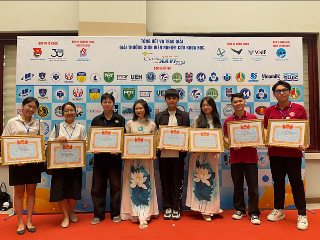 tu-giang-duong-den-dau-truong-tri-tue-hoc-thuat-10