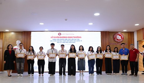 tu-giang-duong-den-dau-truong-tri-tue-hoc-thuat-3