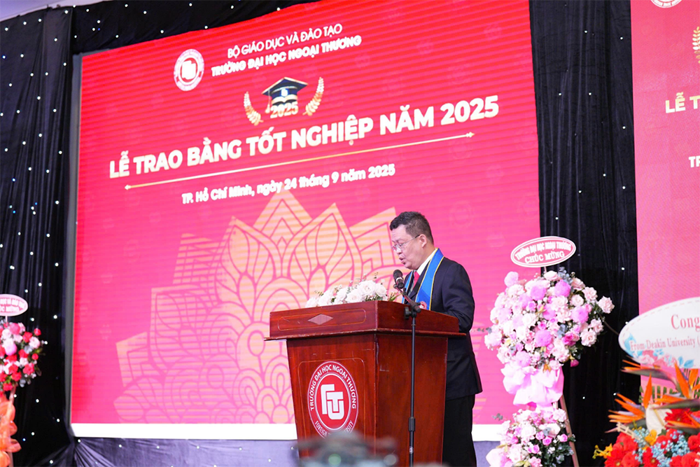 dau-an-tu-hao-tinh-thanh-ngoai-thuong-le-trao-bang-tot-nghiep-thang-9.2025-2