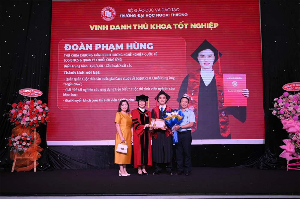 dau-an-tu-hao-tinh-thanh-ngoai-thuong-le-trao-bang-tot-nghiep-thang-9.2025-3