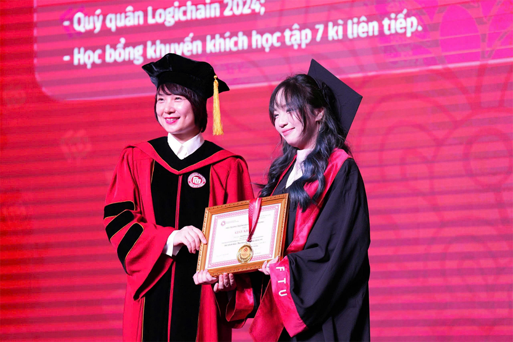 dau-an-tu-hao-tinh-thanh-ngoai-thuong-le-trao-bang-tot-nghiep-thang-9.2025-4