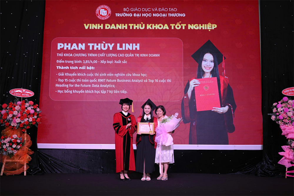 dau-an-tu-hao-tinh-thanh-ngoai-thuong-le-trao-bang-tot-nghiep-thang-9.2025-5