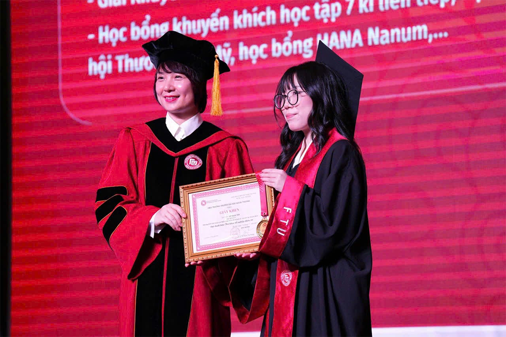 dau-an-tu-hao-tinh-thanh-ngoai-thuong-le-trao-bang-tot-nghiep-thang-9.2025-6