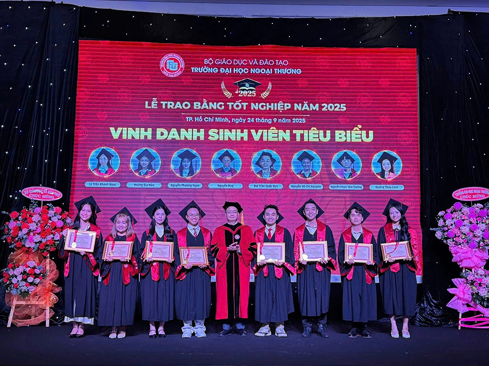 dau-an-tu-hao-tinh-thanh-ngoai-thuong-le-trao-bang-tot-nghiep-thang-9.2025-9