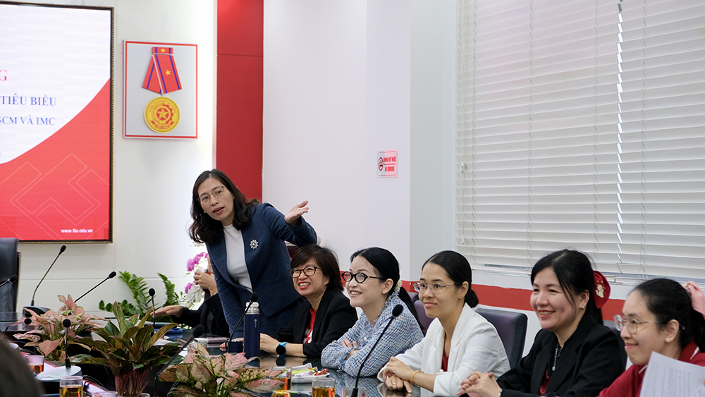 gap-go-chuc-mung-sinh-vien-tieu-bieu-nh-2024-2025-6