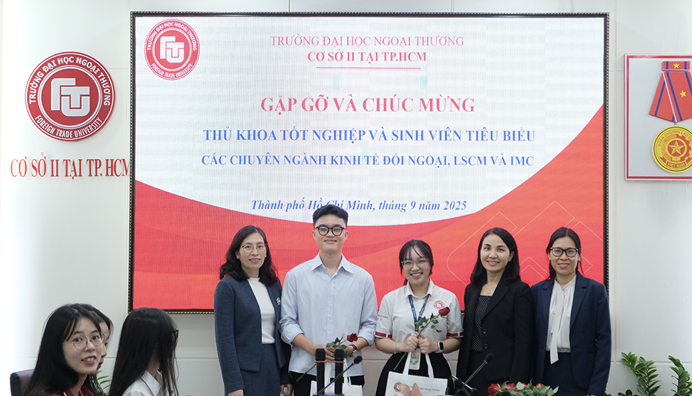 gap-go-chuc-mung-sinh-vien-tieu-bieu-nh-2024-2025-7