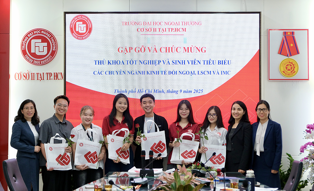 gap-go-chuc-mung-sinh-vien-tieu-bieu-nh-2024-2025-8