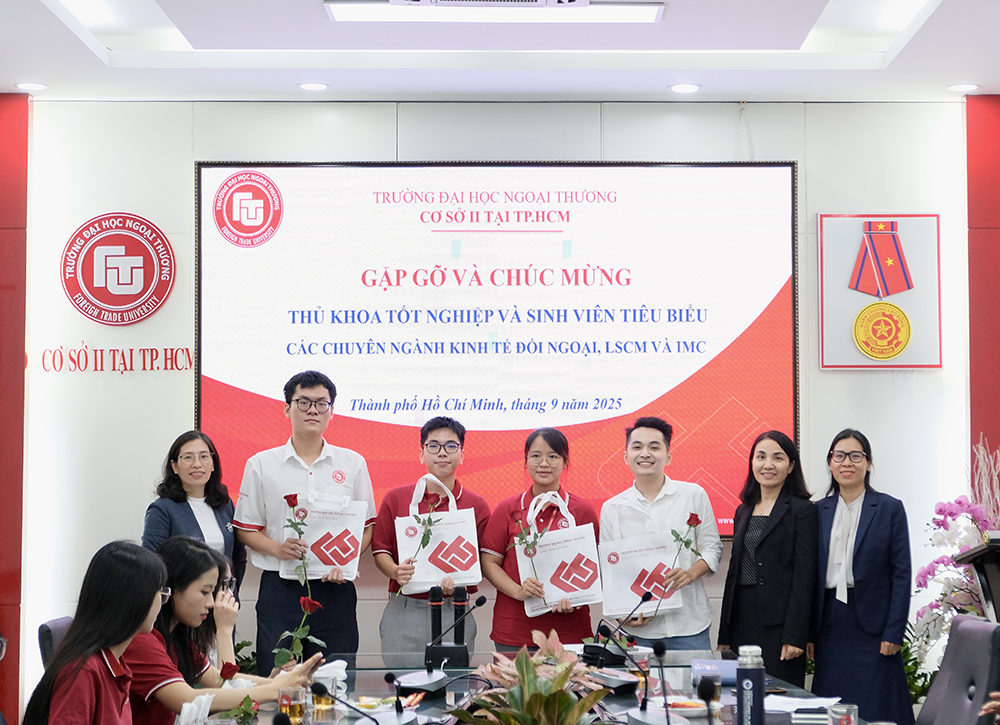 gap-go-chuc-mung-sinh-vien-tieu-bieu-nh-2024-2025-9