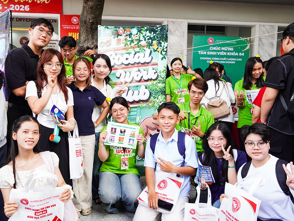 rac-ro-sac-mau-ngoai-thuong-ngay-hoi-chao-don-tan-sinh-vien-k64-12