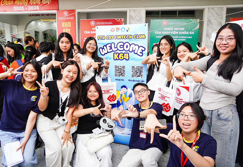 rac-ro-sac-mau-ngoai-thuong-ngay-hoi-chao-don-tan-sinh-vien-k64-16