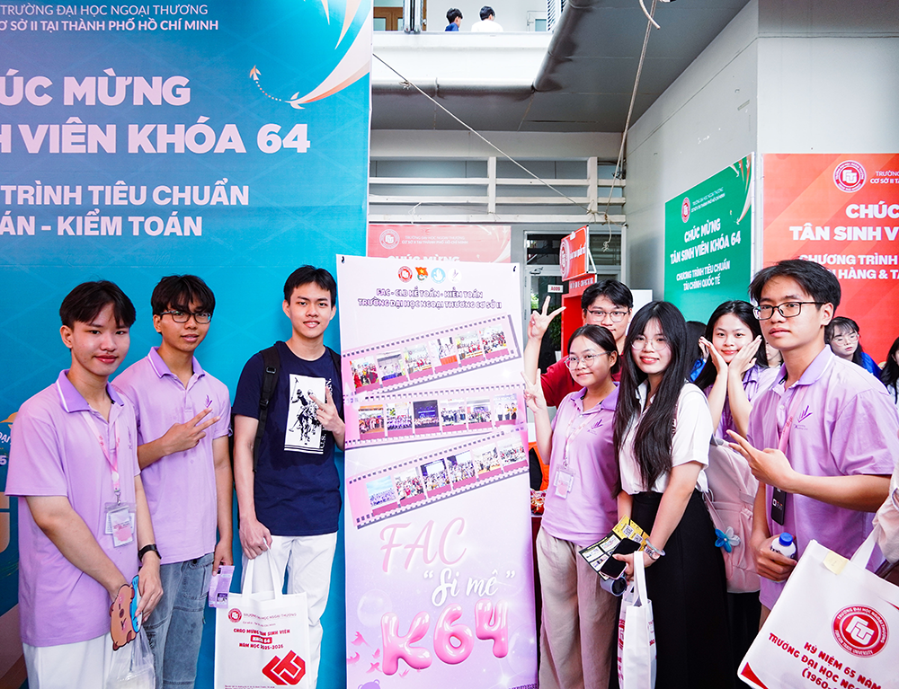 rac-ro-sac-mau-ngoai-thuong-ngay-hoi-chao-don-tan-sinh-vien-k64-21