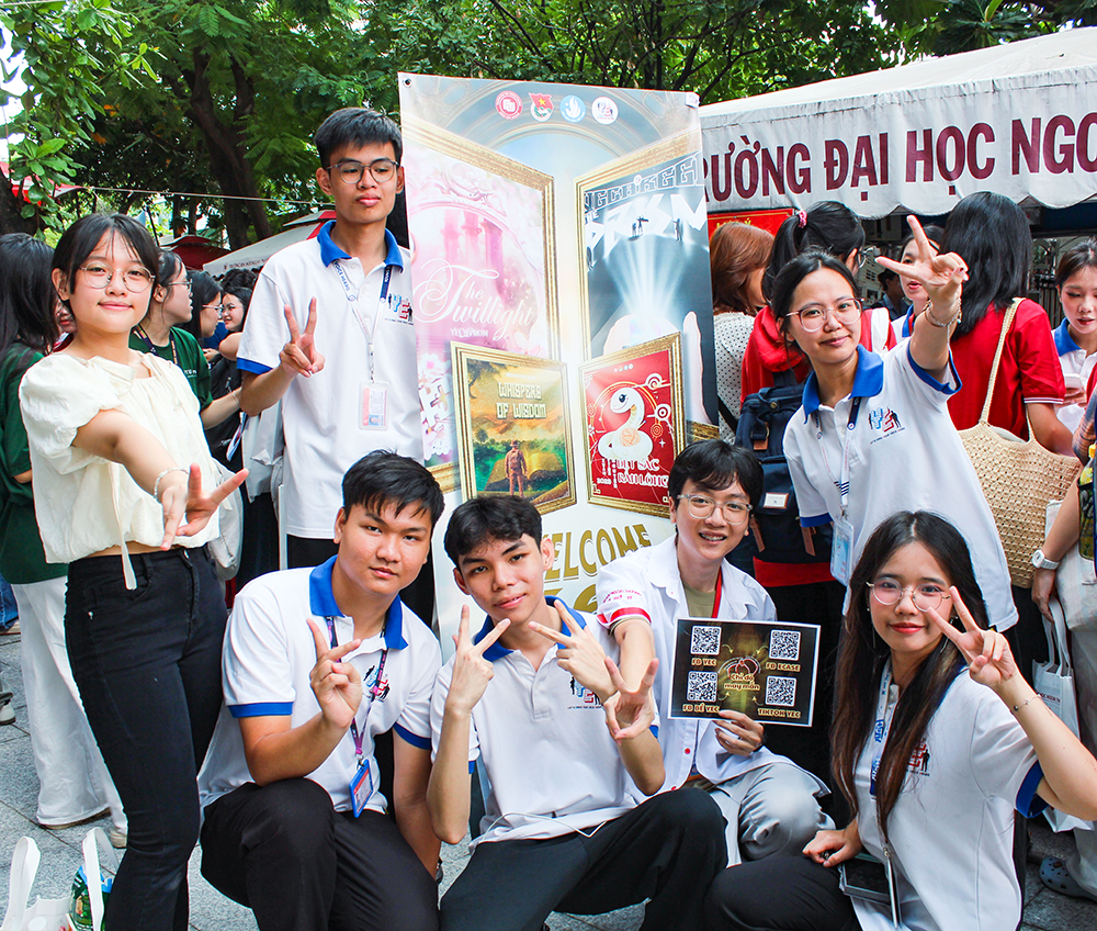 rac-ro-sac-mau-ngoai-thuong-ngay-hoi-chao-don-tan-sinh-vien-k64-30