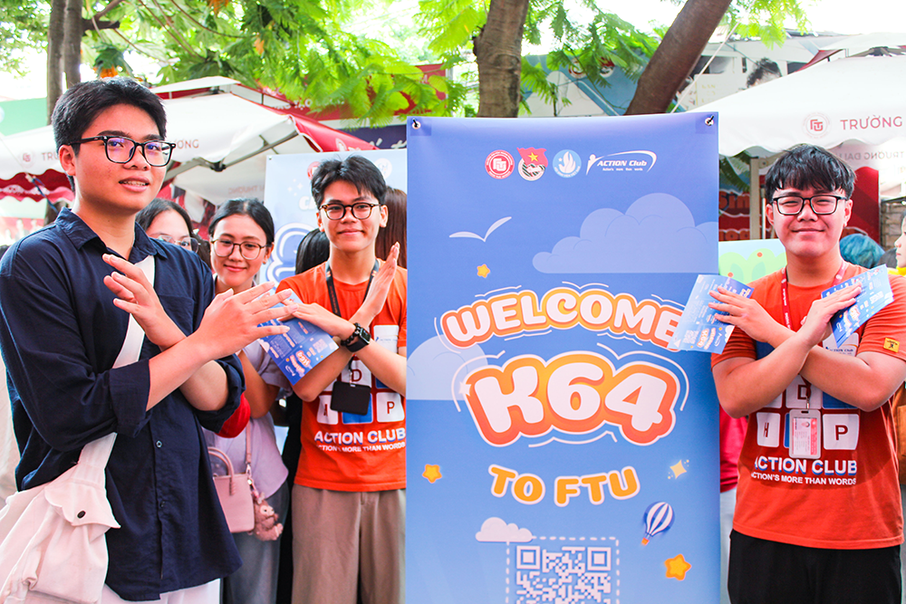 rac-ro-sac-mau-ngoai-thuong-ngay-hoi-chao-don-tan-sinh-vien-k64-31