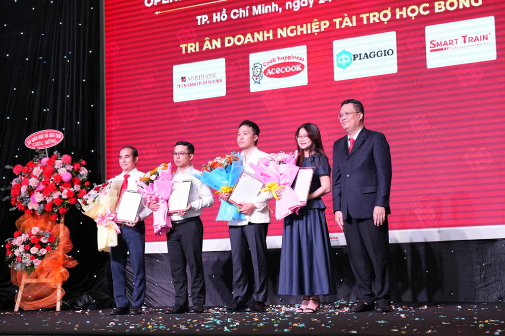 trang-trong-tu-hao-le-chao-mung-nam-hoc-moi-2025-2026-co-so-ii-10