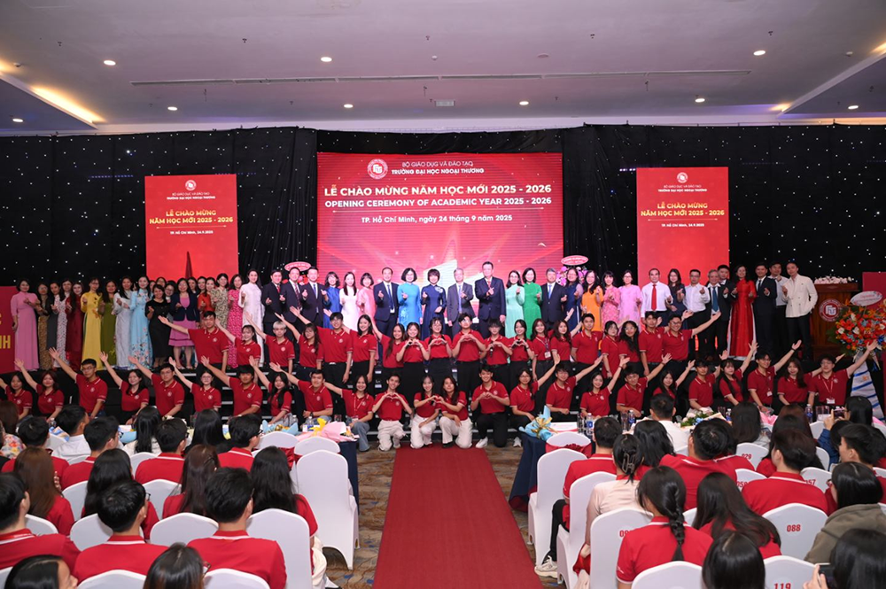 trang-trong-tu-hao-le-chao-mung-nam-hoc-moi-2025-2026-co-so-ii-11