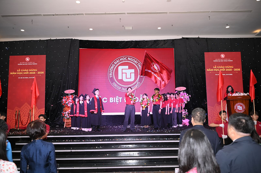 trang-trong-tu-hao-le-chao-mung-nam-hoc-moi-2025-2026-co-so-ii-8
