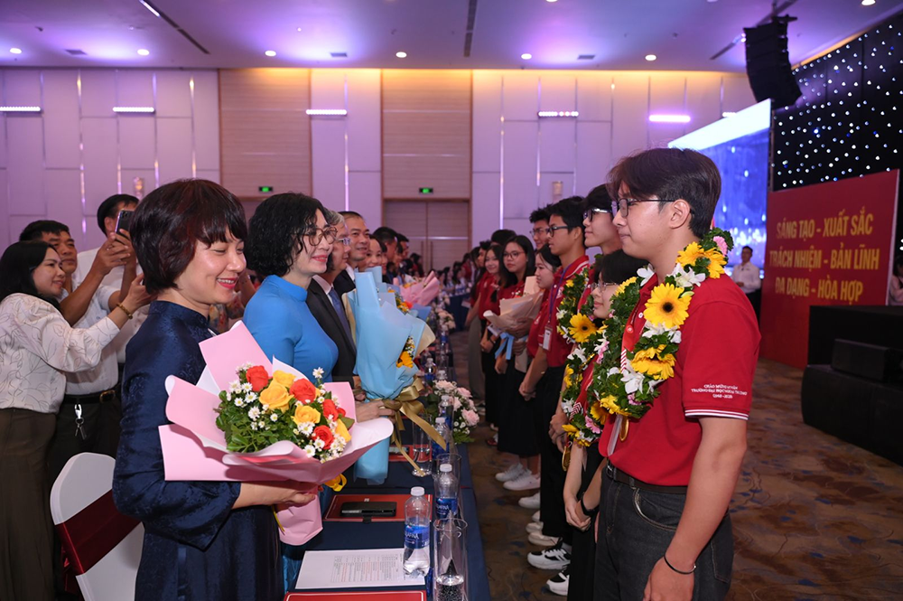 trang-trong-tu-hao-le-chao-mung-nam-hoc-moi-2025-2026-co-so-ii-9
