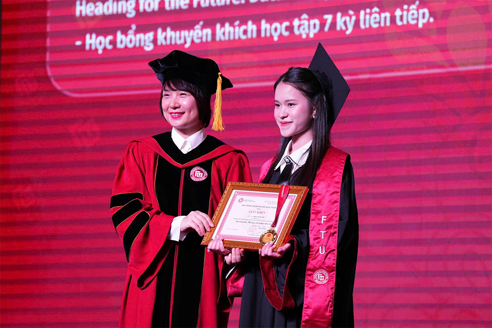 tri-tue-ban-linh-guong-mat-thu-khoa-tot-nghiep-3