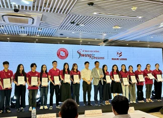 14-sv-ngoai-thuong-nhan-hoc-bong-swing-for-dreams-2025-tap-doan-nam-long-1