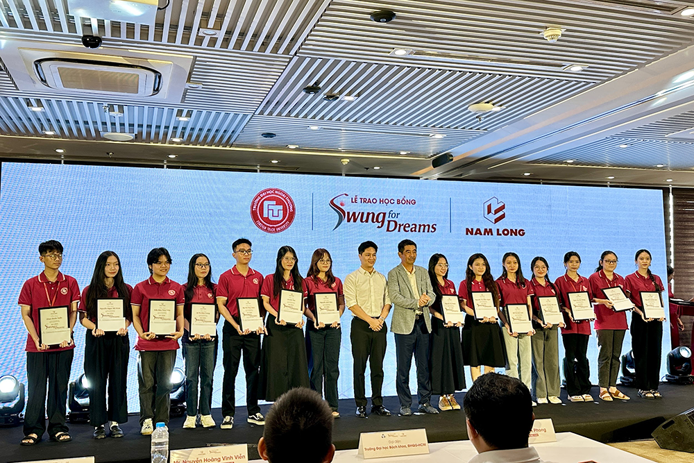 14-sv-ngoai-thuong-nhan-hoc-bong-swing-for-dreams-2025-tap-doan-nam-long-1