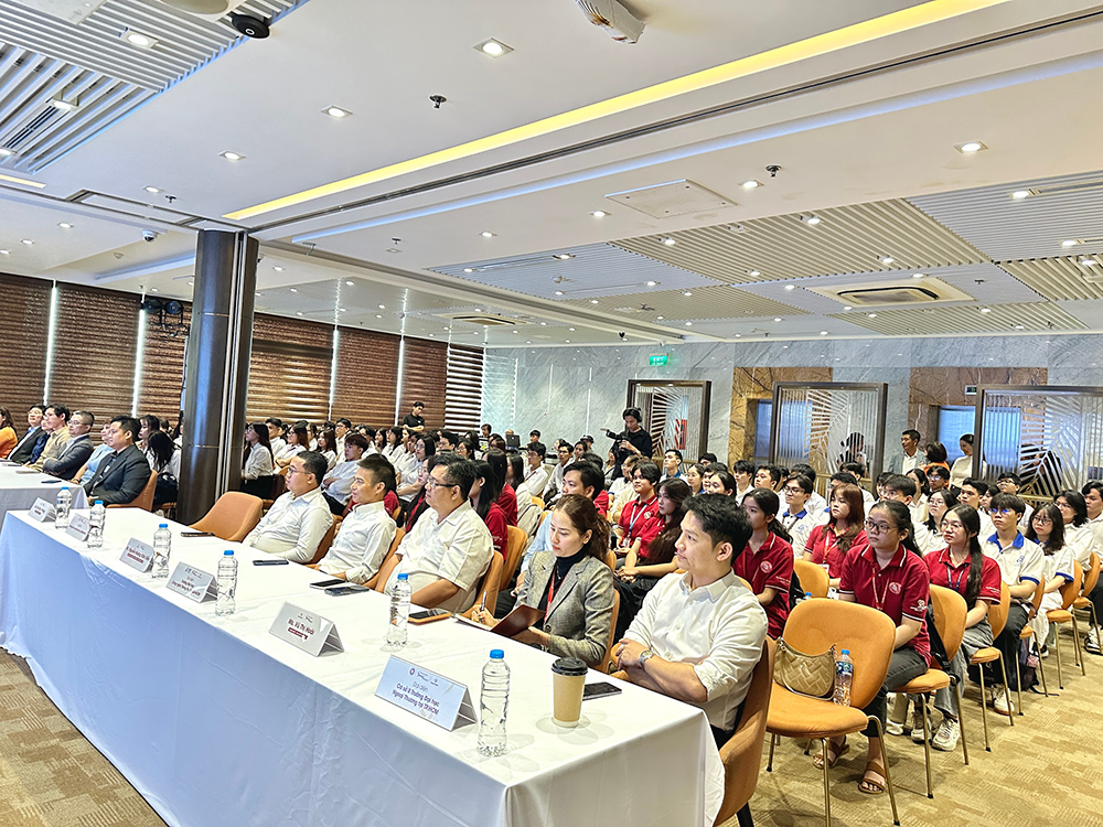 14-sv-ngoai-thuong-nhan-hoc-bong-swing-for-dreams-2025-tap-doan-nam-long-3