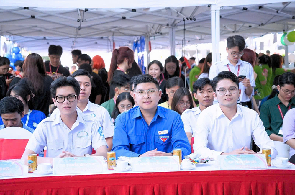 club-fair-2025-wonderlens-lens-to-wonderland-2