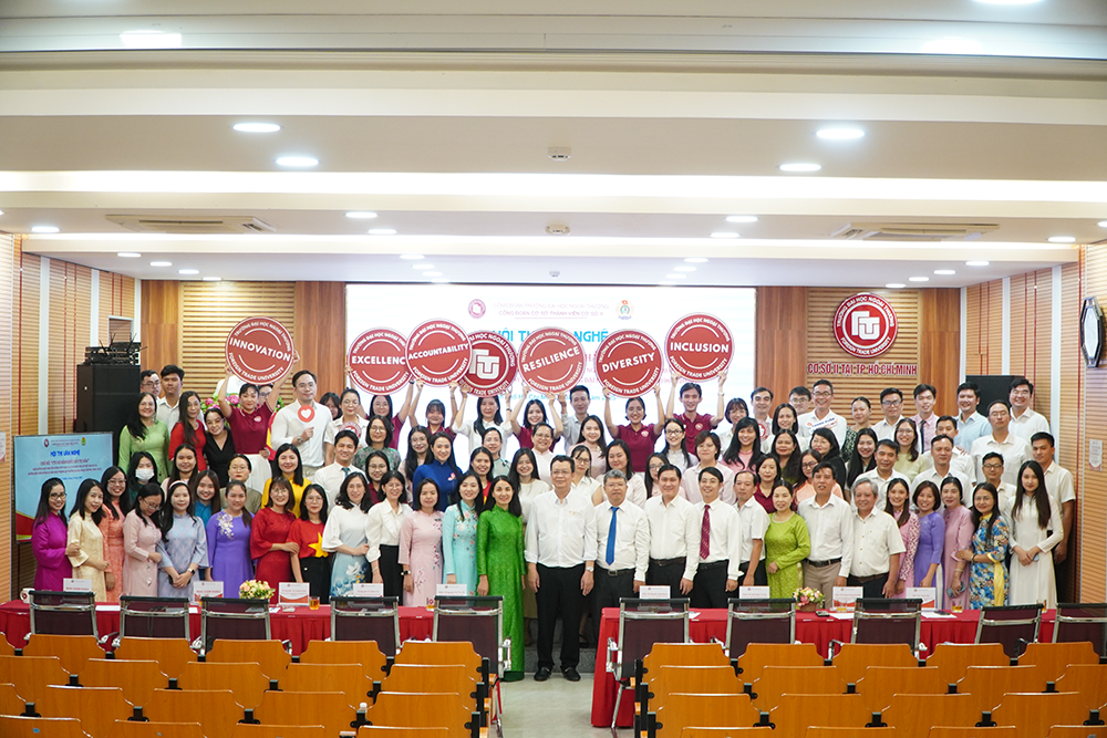 hop-mat-chao-mung-ngay-truyen-thong-ftu-day-15.10-phu-nu-vn-20.10-14