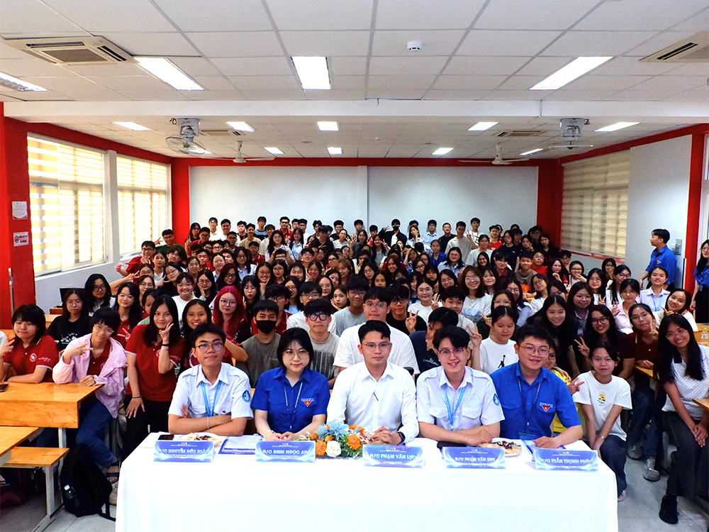 ngoai-hung-chao-don-tan-sinh-vien-bang-chuoi-hoat-dong-yeu-thuong-va-ket-noi-4