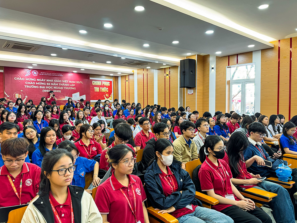 boi-duong-nhan-thuc-cung-co-ban-linh-cho-sv-ngoai-thuong-trong-boi-canh-moi-10