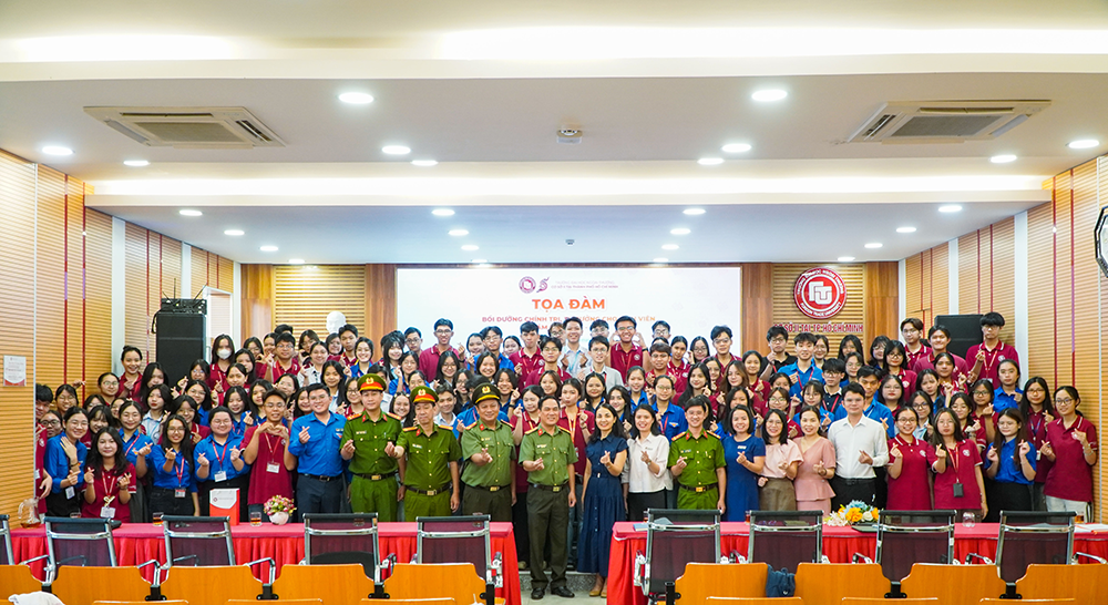 boi-duong-nhan-thuc-cung-co-ban-linh-cho-sv-ngoai-thuong-trong-boi-canh-moi-8