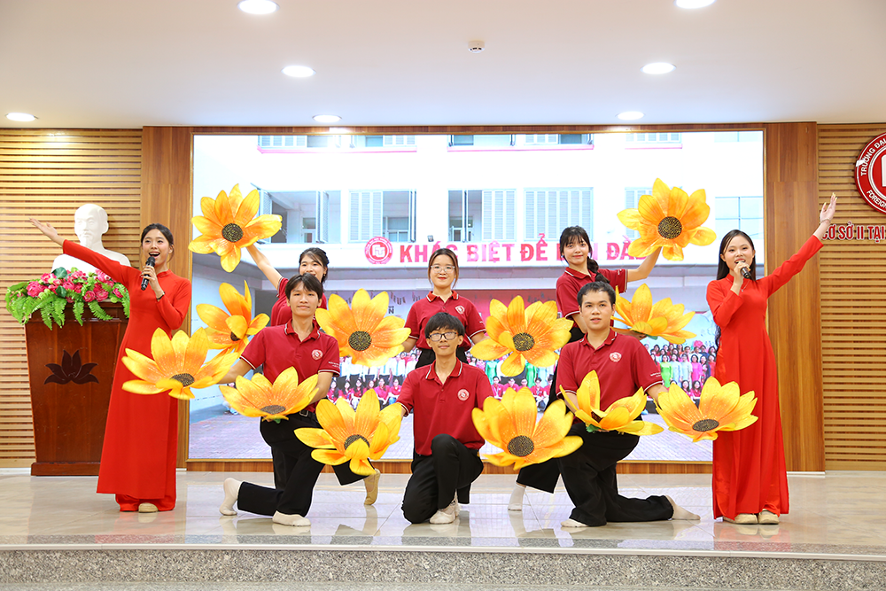 chao-mung-ngay-nha-giao-viet-nam-65-nam-thanh-lap-truong-dai-hoc-ngoai-thuong-1