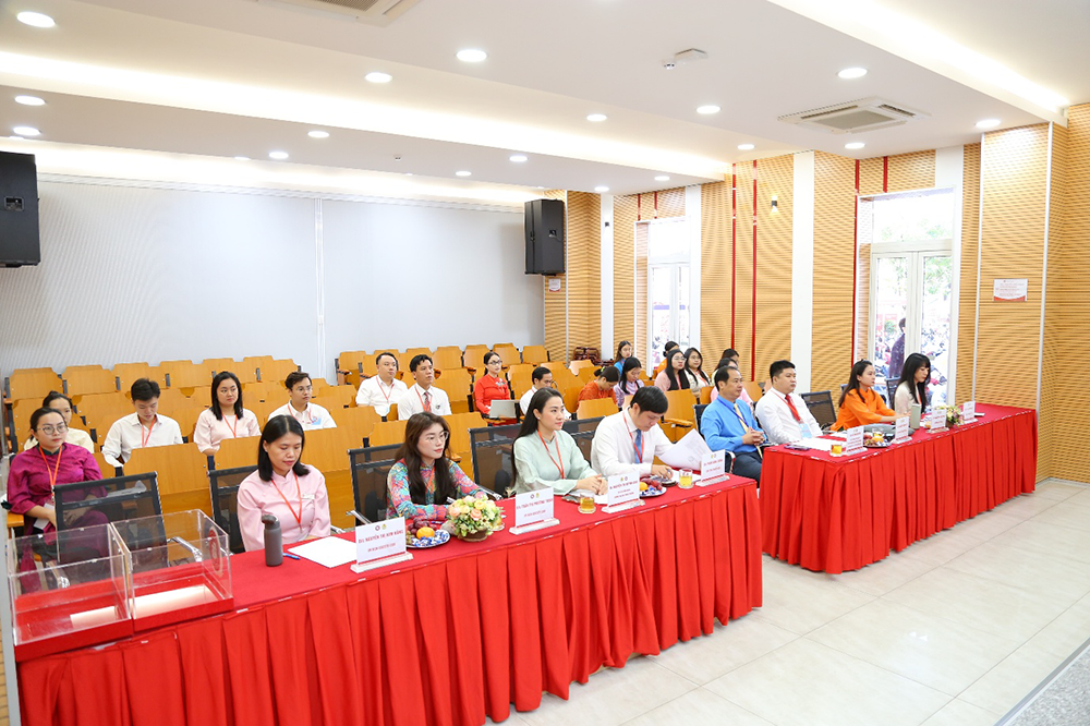 chuc-mung-thanh-cong-dai-hoi-dai-bieu-cong-doan-truong-dai-hoc-ngoai-thuong-nk-2025-2030-1