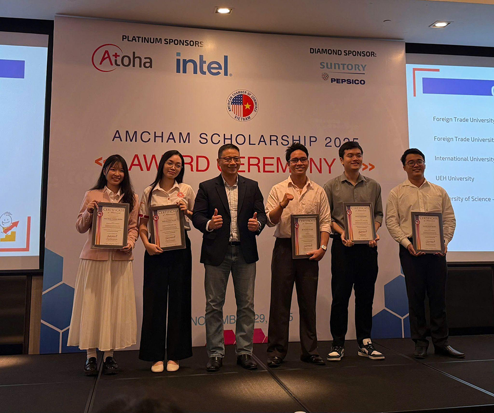 co-so-ii-lan-thu-2-lien-tiep-dan-dau-nhan-hoc-bong-amcham-4